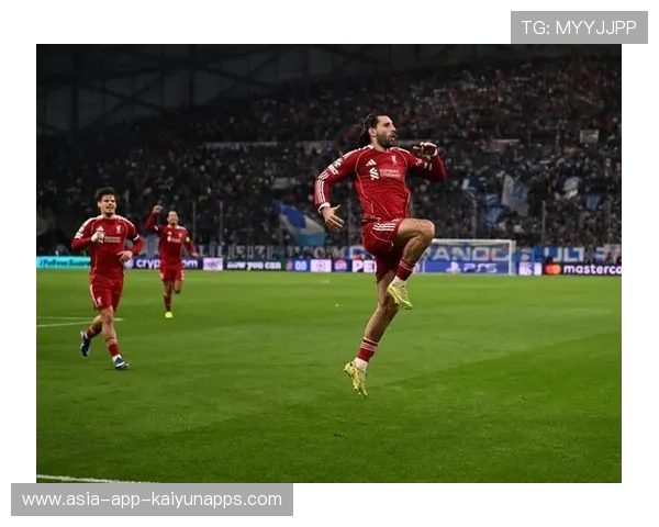 现实版追星成功！索博挑战儿时偶像C罗，索博列娃